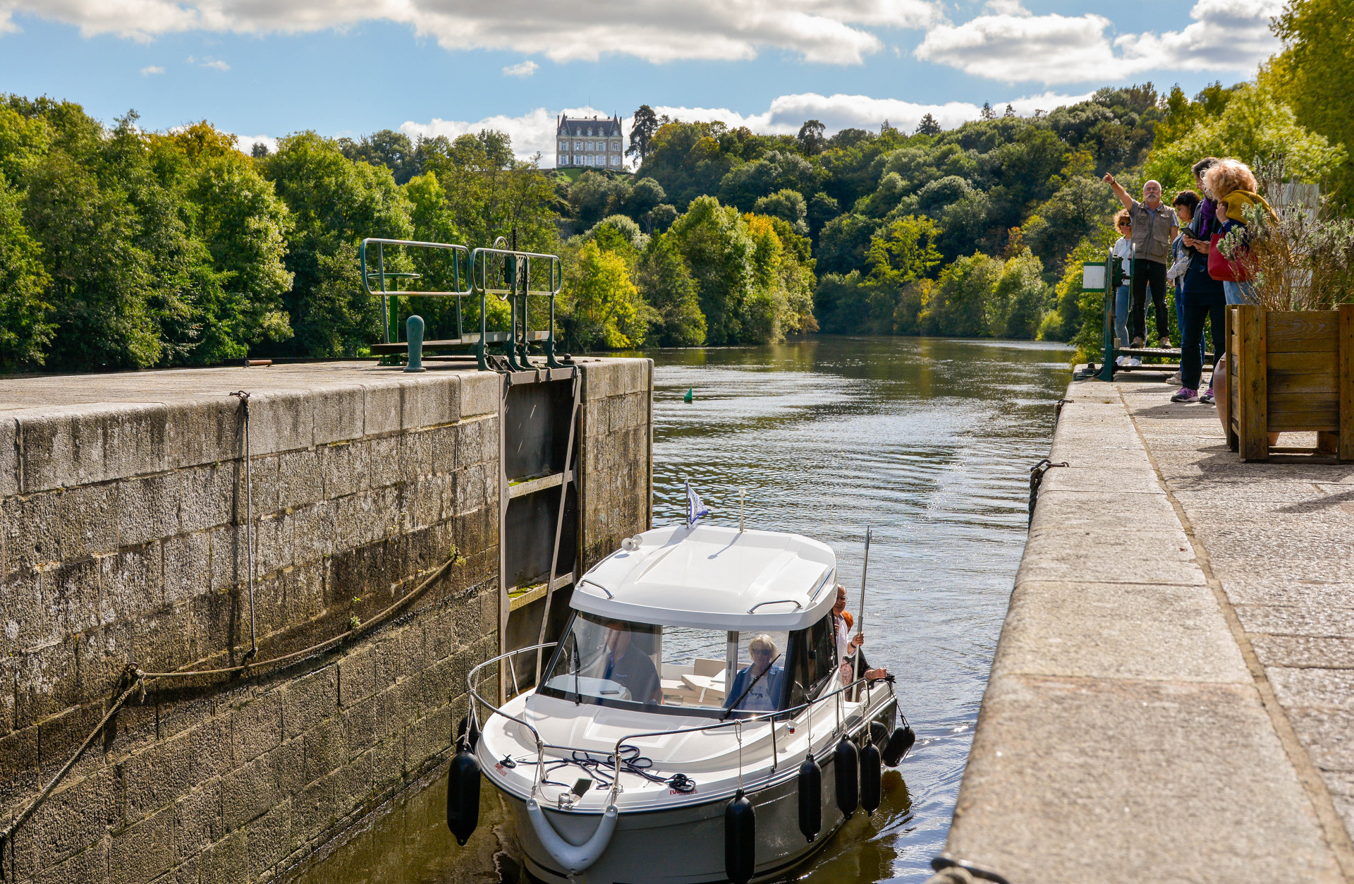 Ecluse_de_la_Benatre-La_Mayenne_(riviere)_Origne-CP-Emilie_D_-_Mayennne_Tourisme-1920px (1)