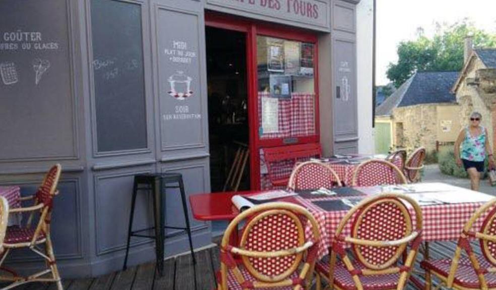 HLO53-bistrotcafetcouetteexterieur