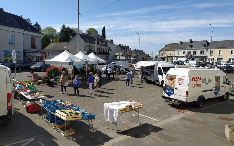 Marché le mardi et le samedi à Cérans-Foulletourte